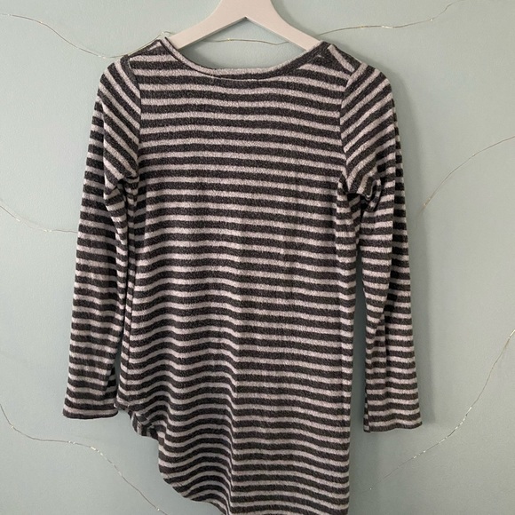 Cozy Soft V-neck Sweater! - Picture 2 of 3